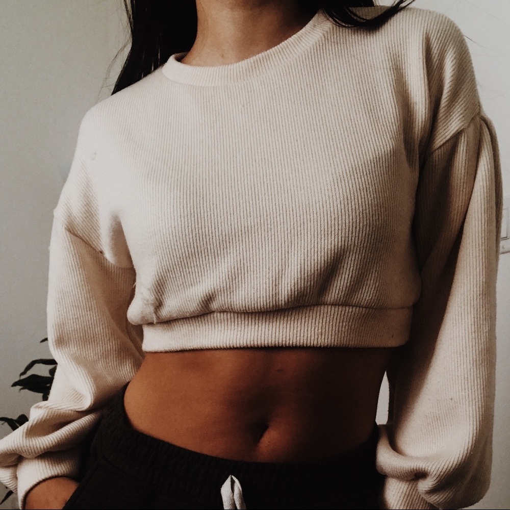 white long sleeved crop